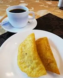 2 Empanadas + Café